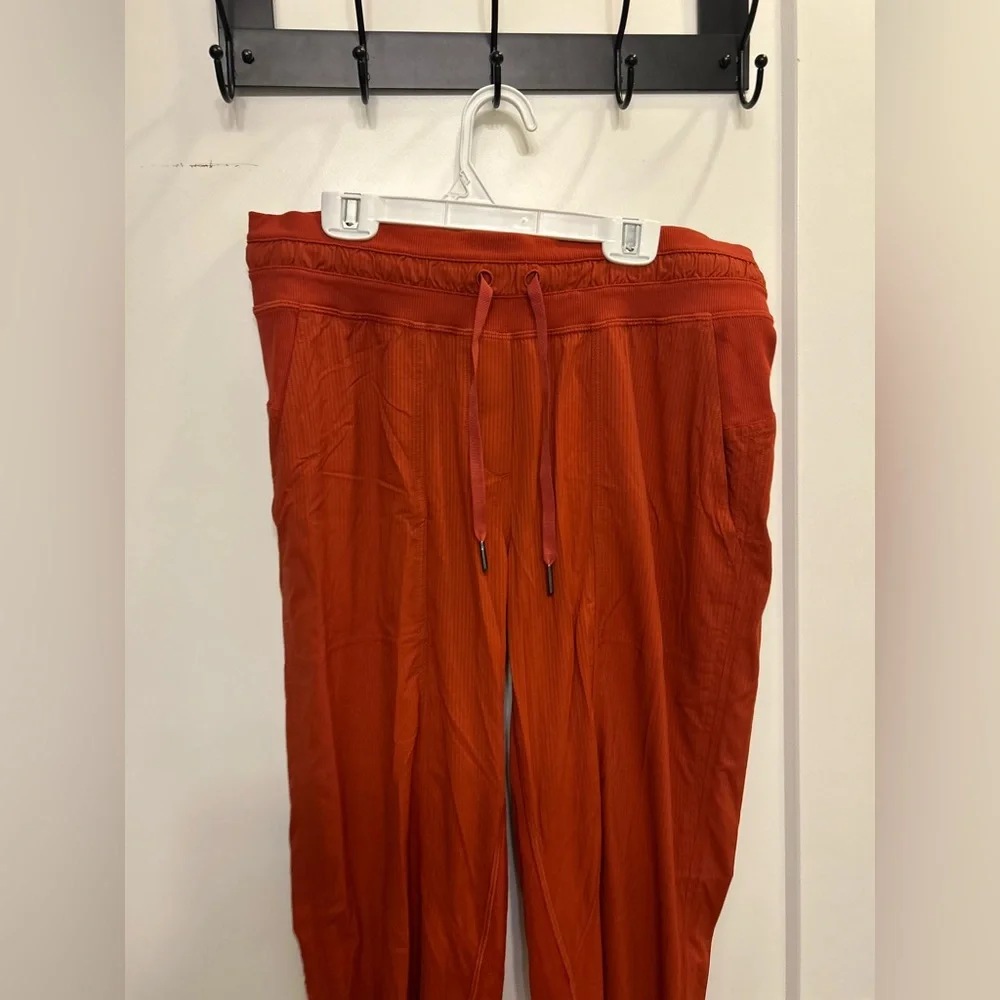 NWOT Lululemon Cropped Studio Pants size 8